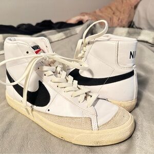 Women’s Size 8.5 Nike Blazers